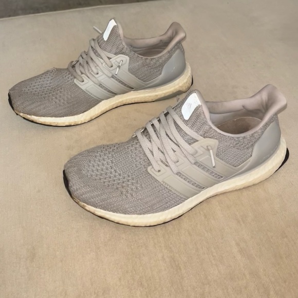 Adidas Ultra Boost 4.0 Wolf Gray - Picture 3 of 9